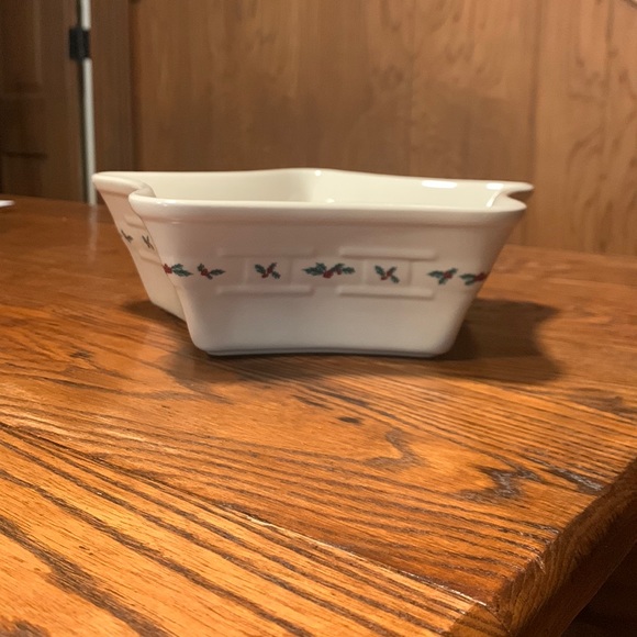 Longaberger Dining Longaberger Pottery Traditional Holly Shining